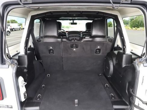 Used 2023 Jeep Wrangler Unlimited Rubicon w/ Cold Weather Group AWD/4WD image 13
