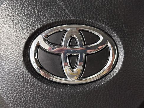 Used 2025 Toyota Corolla LE w/ LE Premium Package FWD image 22