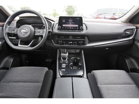 Used 2023 Nissan Rogue SV image 12