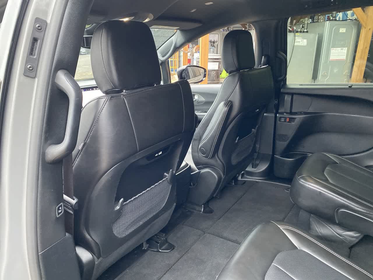 Used 2025 Chrysler Pacifica Select FWD image 15