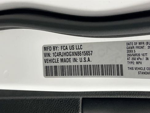 Used 2022 Jeep Grand Cherokee Overland w/ Luxury Tech Group IV AWD/4WD image 34
