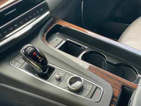 Used 2024 Cadillac Escalade Premium Luxury AWD/4WD image 23