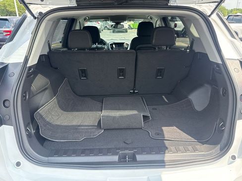 Used 2024 GMC Terrain SLE w/ Driver Convenience Package FWD image 16