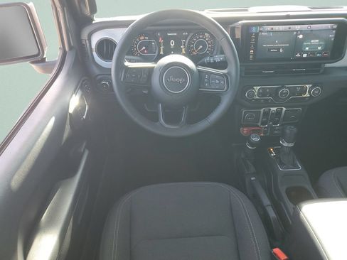 Used 2025 Jeep Wrangler Unlimited Sport AWD/4WD image 12