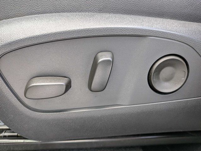 Used 2025 Chevrolet Traverse LT FWD image 21