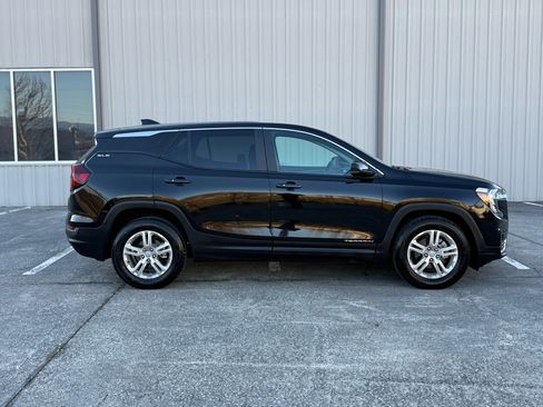 Used 2023 GMC Terrain SLE image 4