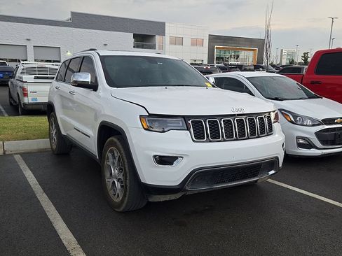 Used 2022 Jeep Grand Cherokee Limited w/ Tech Group AWD/4WD image 4