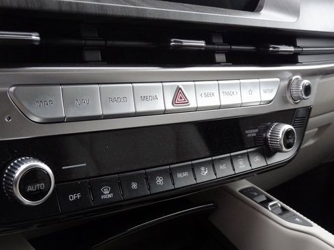 Used 2025 Kia Telluride EX image 9