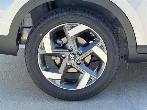 Used 2026 Hyundai Venue SEL FWD image 7