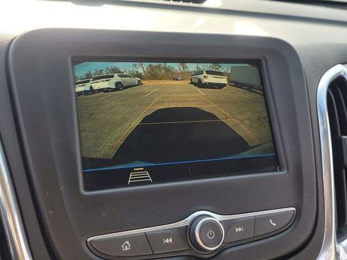 Used 2019 Chevrolet Equinox LS image 18