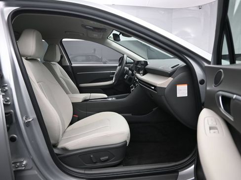 Used 2025 Hyundai Sonata SEL FWD image 28