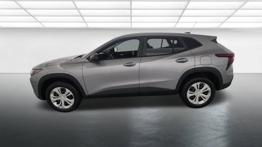Used 2024 Chevrolet Trax LS w/ Driver Confidence Package FWD image 5