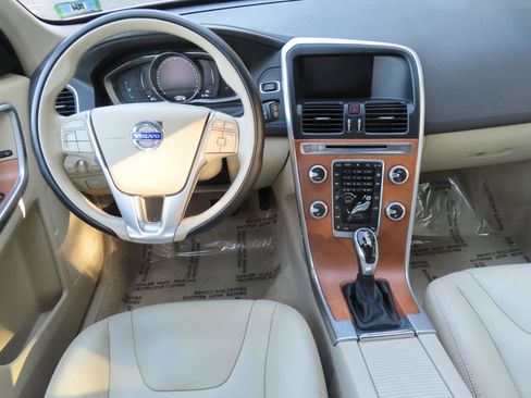 Used 2016 Volvo XC60 T6 AWD/4WD image 12