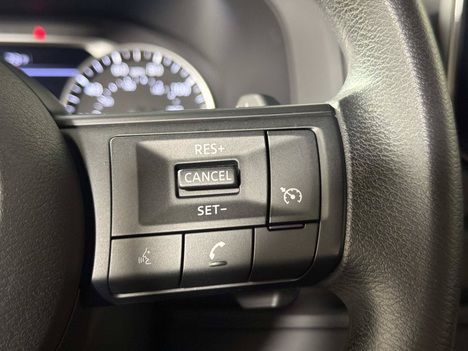 Used 2023 Nissan Pathfinder S FWD image 27