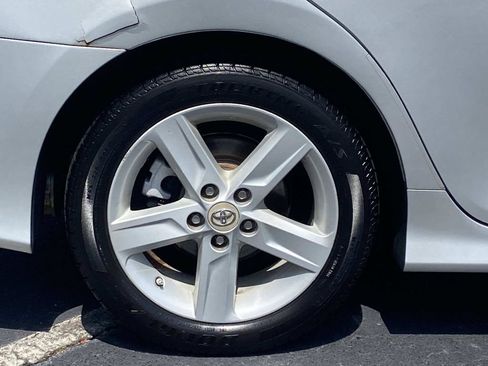 Used 2012 Toyota Camry SE w/ Leather Pkg FWD image 9