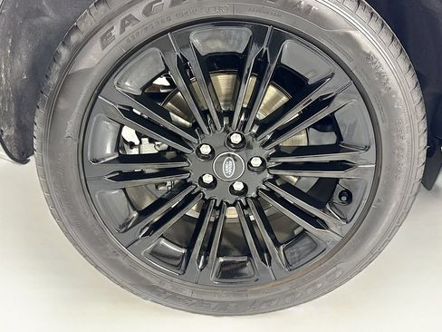 Certified 2025 Land Rover Range Rover Evoque Dynamic SE AWD/4WD image 33