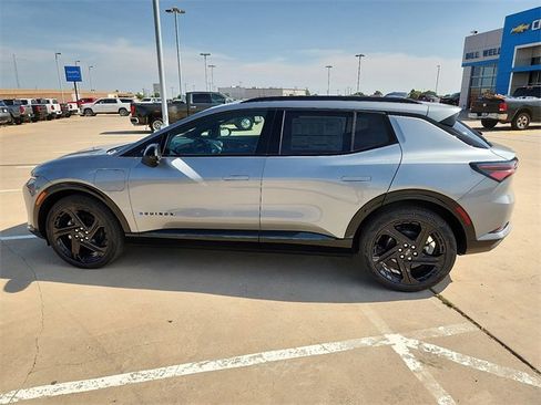 New 2025 Chevrolet Equinox EV RS image 2