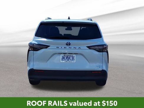 Used 2024 Toyota Sienna XLE FWD image 5