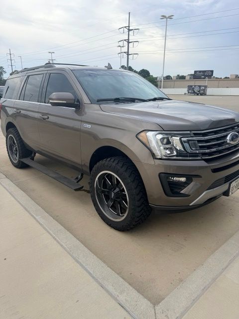 Used 2018 Ford Expedition XLT w/ Equipment Group 202A AWD/4WD image 7