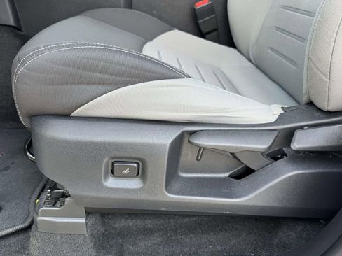 Used 2025 Toyota Tacoma TRD Off-Road image 19