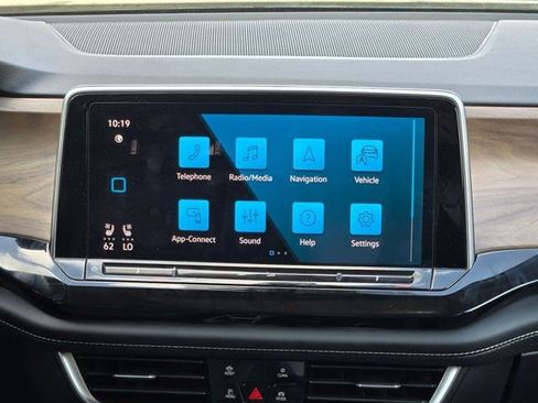 Used 2025 Volkswagen Atlas SE FWD image 18