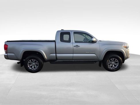 Used 2016 Toyota Tacoma SR5 image 8