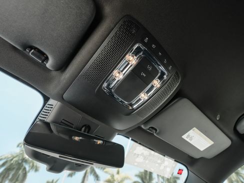 Used 2025 Mercedes-Benz GLB 250 image 23