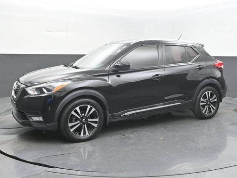 Used 2018 Nissan Kicks SR FWD image 4