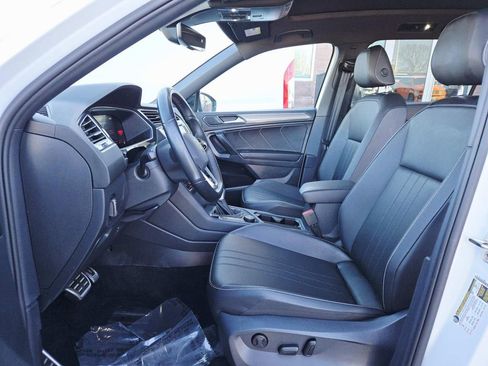 Used 2022 Volkswagen Tiguan SE R-Line image 12