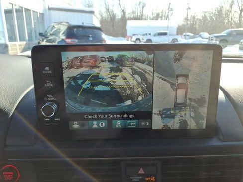 Used 2023 Honda Pilot TrailSport image 16