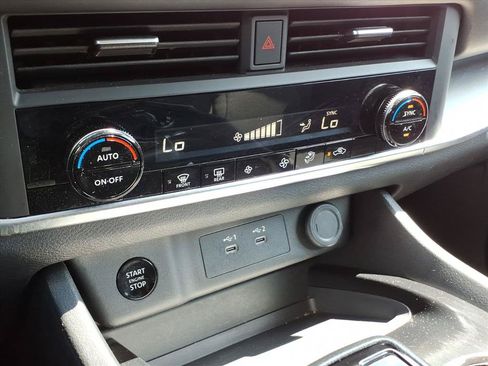 Used 2025 Nissan Rogue SV AWD/4WD image 29
