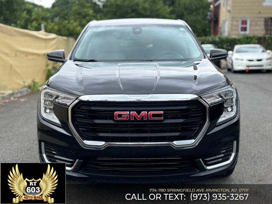 Used 2024 GMC Terrain SLE FWD image 2