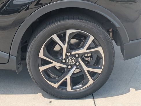 Used 2021 Toyota C-HR XLE image 16