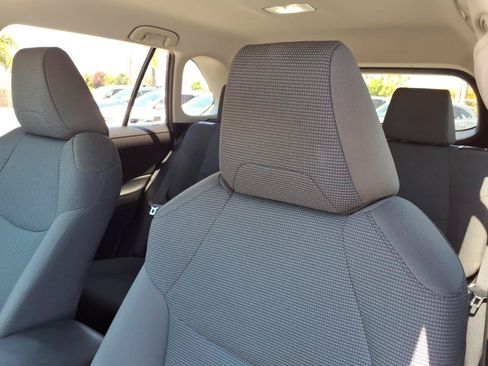 Used 2021 Toyota RAV4 LE FWD image 13