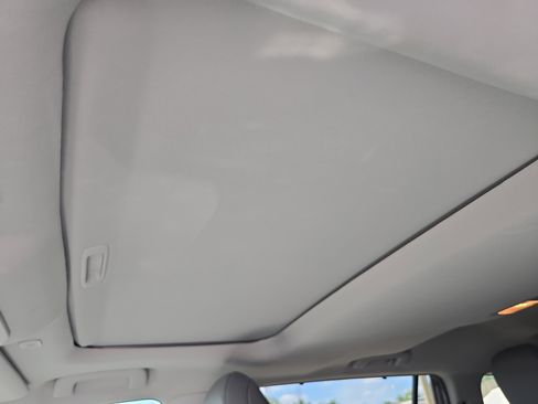 Used 2023 Toyota Highlander XLE image 24