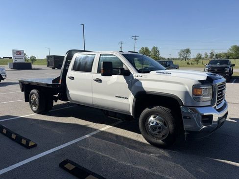 Used 2019 GMC Sierra 3500 4x4 Crew Cab w/ Sierra Convenience Package image 3