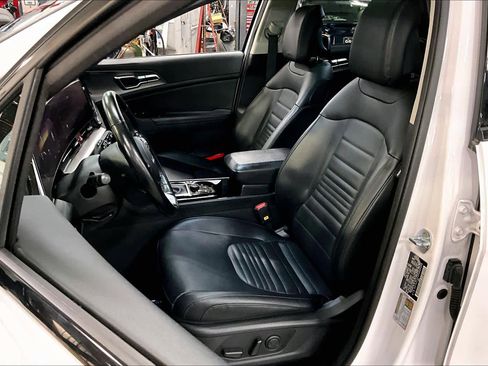 Used 2023 Kia Sportage SX image 8