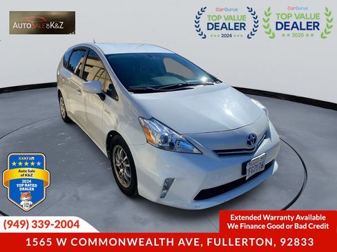 Used 2014 Toyota Prius V Three image 3