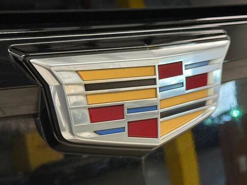 Used 2019 Cadillac Escalade Platinum w/ Escalade Sport Edition image 16