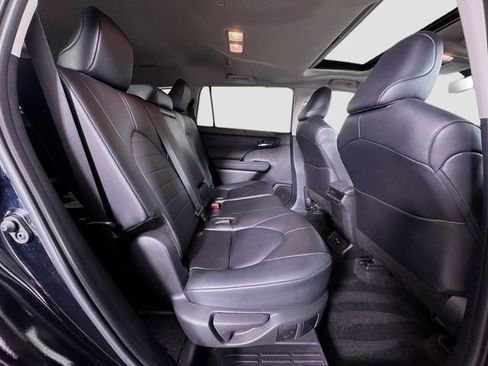 Certified 2024 Toyota Highlander XLE AWD/4WD image 29