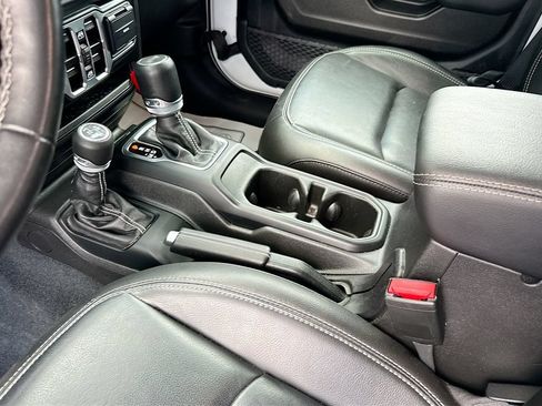 Used 2023 Jeep Wrangler Unlimited Sahara w/ Cold Weather Group AWD/4WD image 28