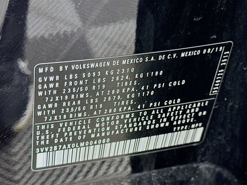 Used 2020 Volkswagen Tiguan SEL AWD/4WD image 32