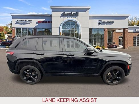 Used 2023 Jeep Grand Cherokee Limited w/ Luxury Tech Group II image 7