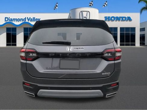 New 2025 Honda Pilot Touring image 4