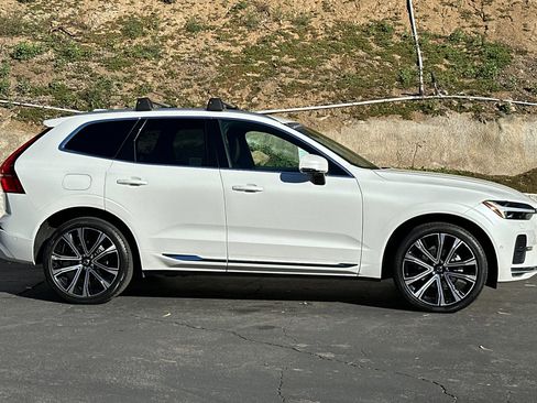 Certified 2023 Volvo XC60 B5 Ultimate w/ Climate Package image 3