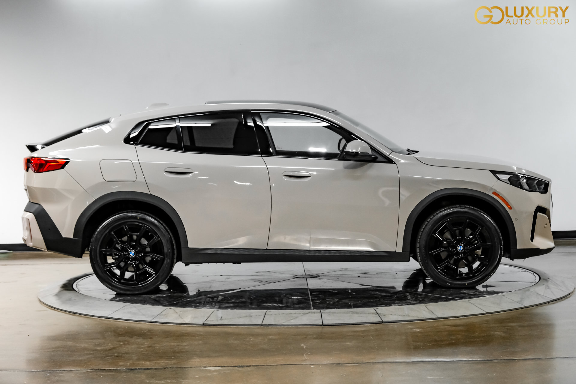 Used 2026 BMW X2 xDrive28i AWD/4WD image 9