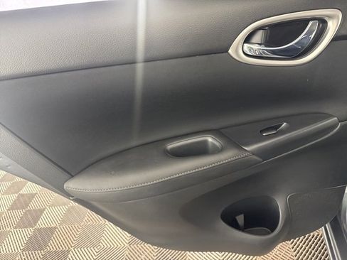 Used 2016 Nissan Sentra SV w/ Style Package image 19