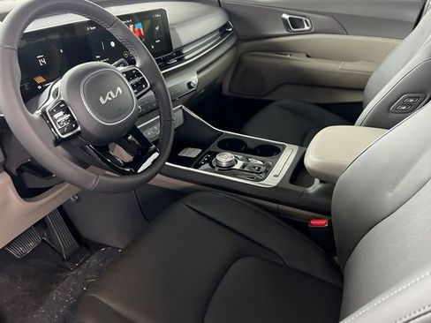 New 2026 Kia Carnival EX image 11