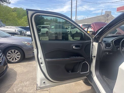 Used 2017 Jeep Compass Limited w/ Navigation Group AWD/4WD image 8