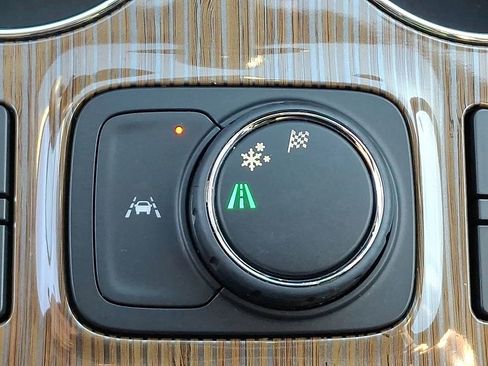 Used 2023 GMC Acadia SLE w/ Driver Convenience Package image 24